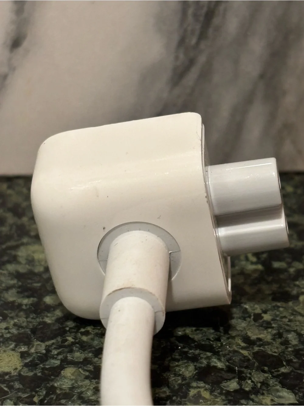 Apple White Magnetic Power Cable with Right-Angle Connector
